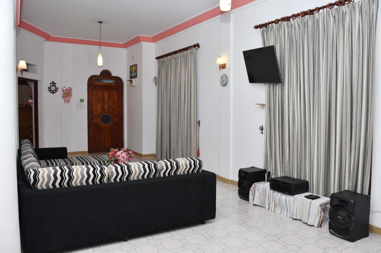 Roshan Guest House นูวาราเอลิยา ภายนอก รูปภาพ