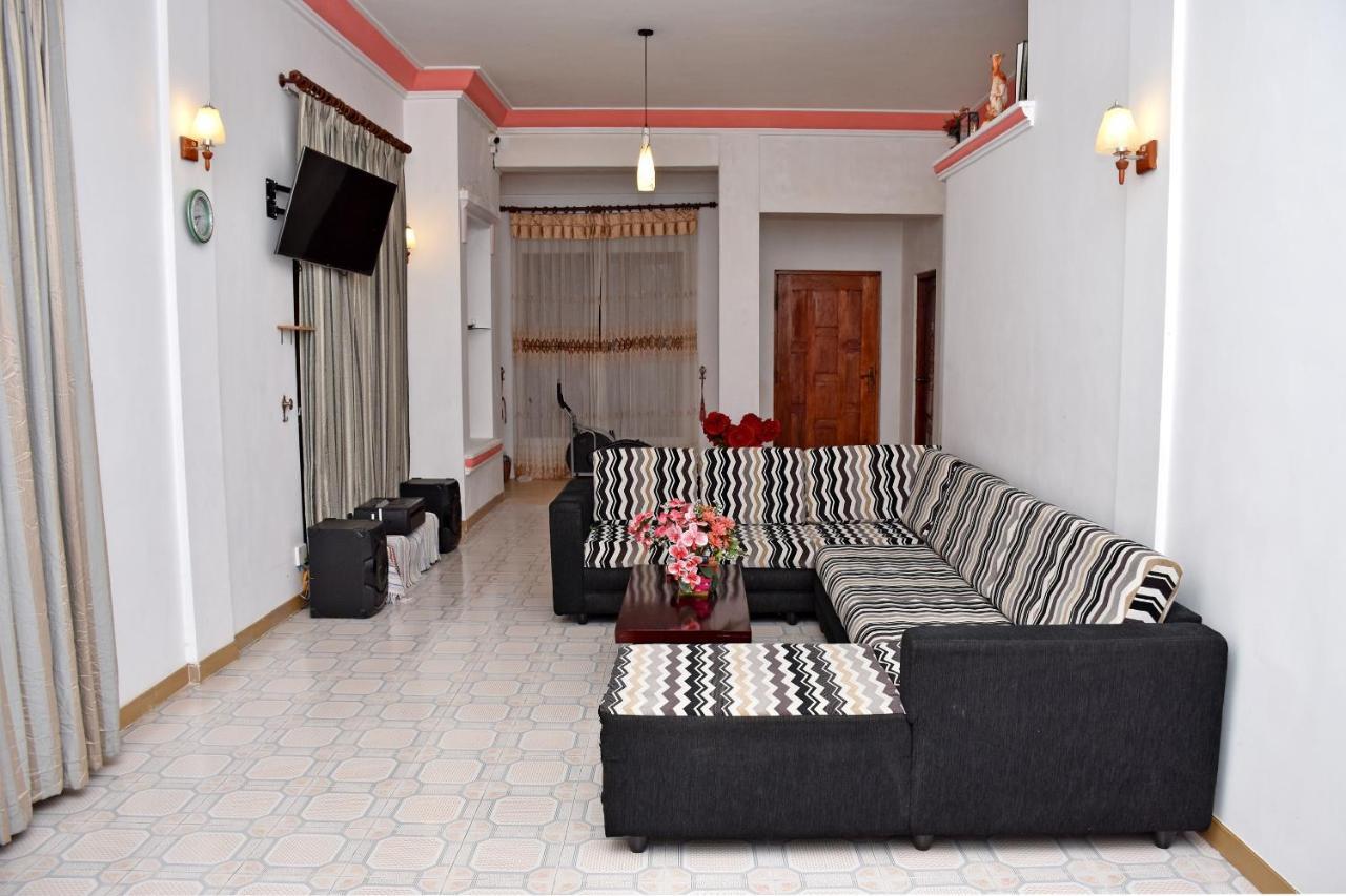 Roshan Guest House นูวาราเอลิยา ภายนอก รูปภาพ