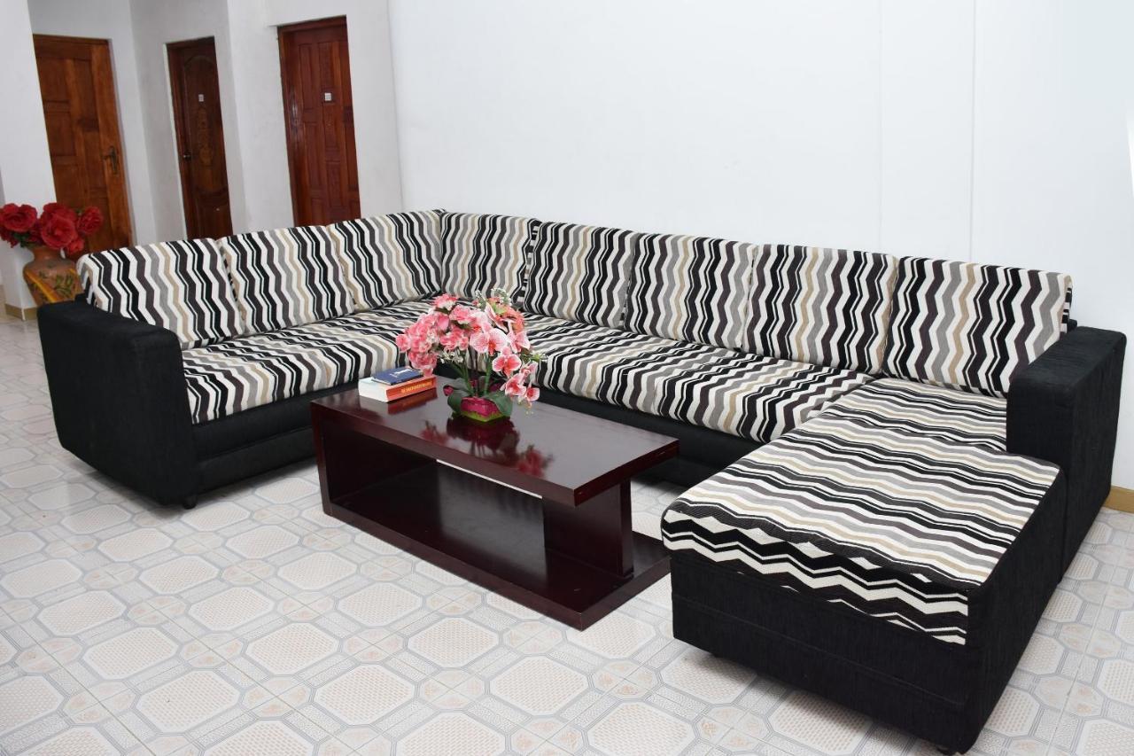Roshan Guest House นูวาราเอลิยา ภายนอก รูปภาพ